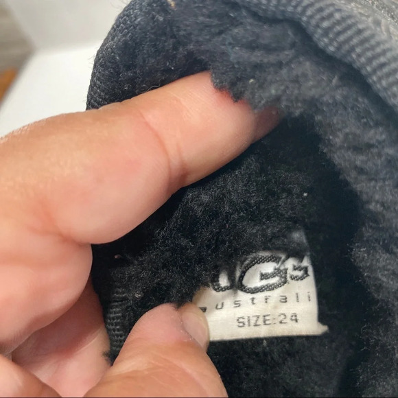 UGG Black and Gold Paisley 24 months boots fur lined - Picture 7 of 7